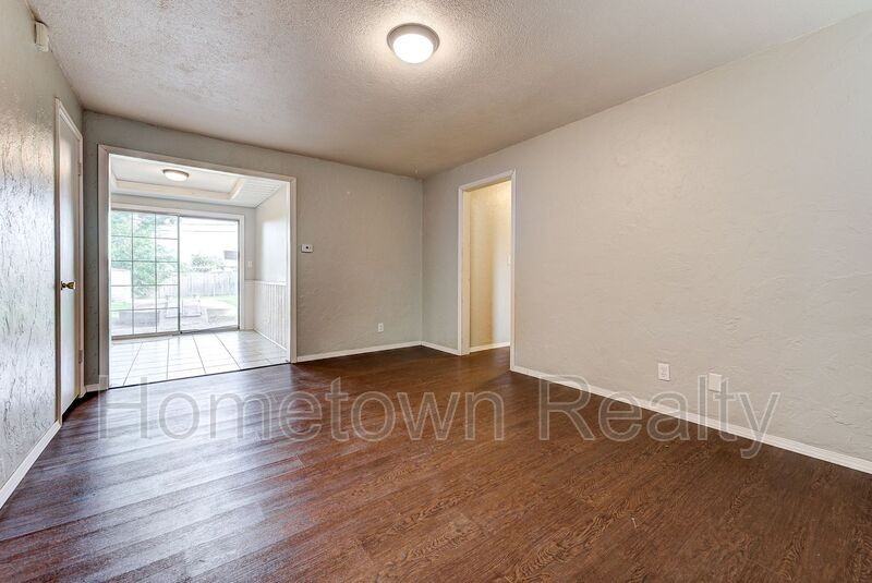 2817 Sw 82nd St - Photo 2 of 30