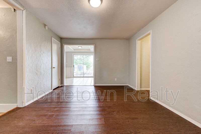 2817 Sw 82nd St - Photo 3 of 30