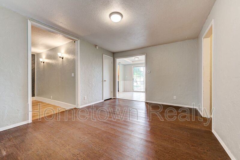 2817 Sw 82nd St - Photo 4 of 30