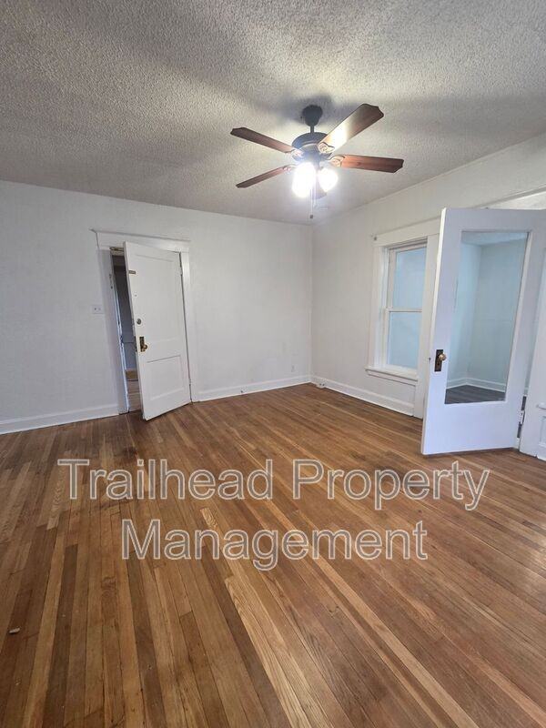 3433 Central St #303 - Photo 4 of 15