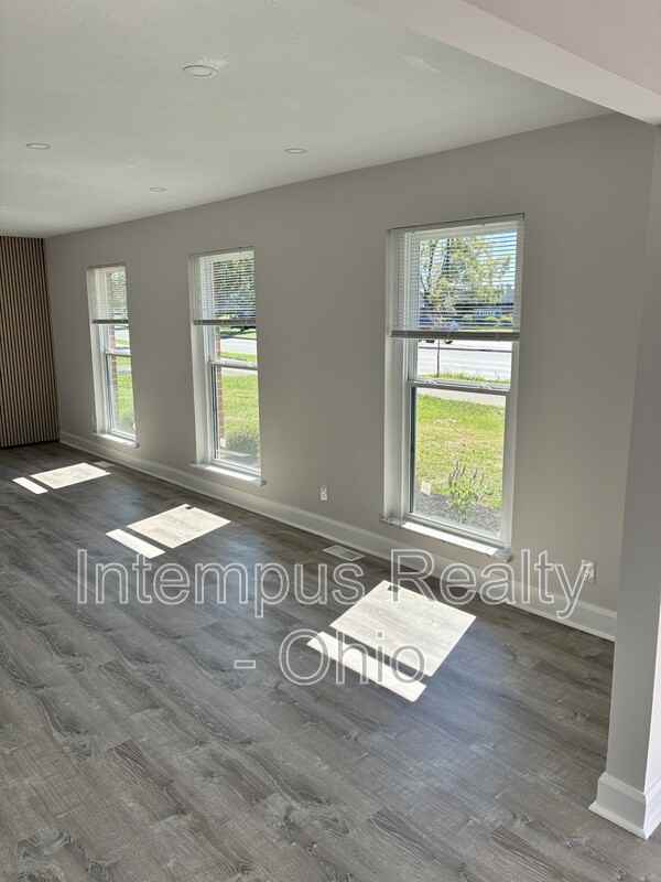 50 Huber Village Blvd - Photo 5 of 20