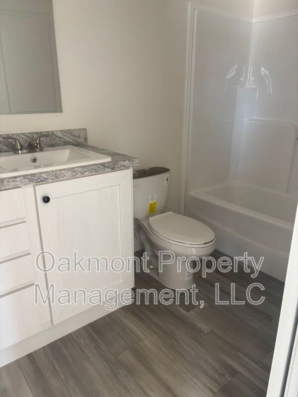 176 Rosewood Dr - Photo 7 of 10