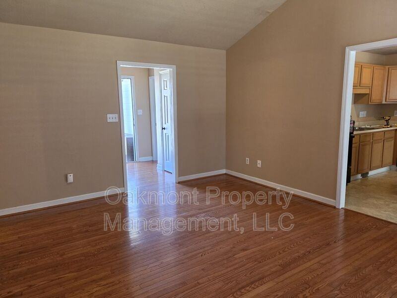 3929 Eastdale Dr - Photo 5 of 22