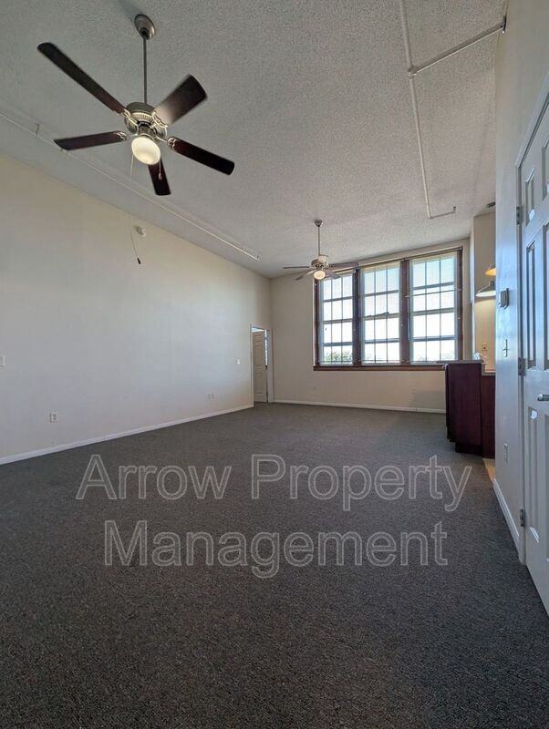 720 J St - Photo 3 of 11