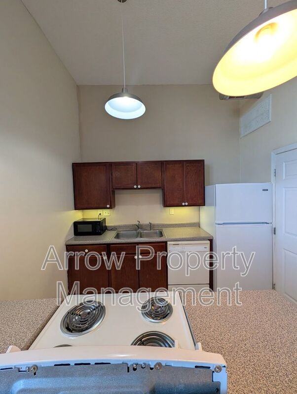 720 J St - Photo 4 of 11