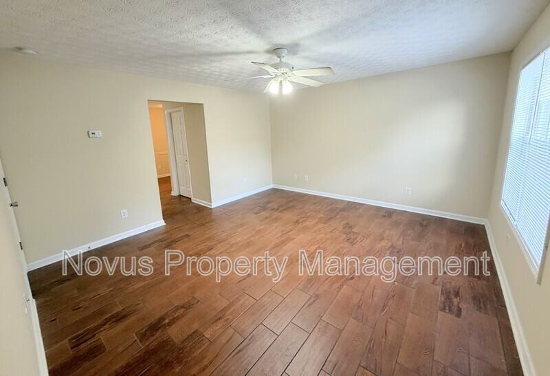 527 Lawson St - Photo 2 of 21