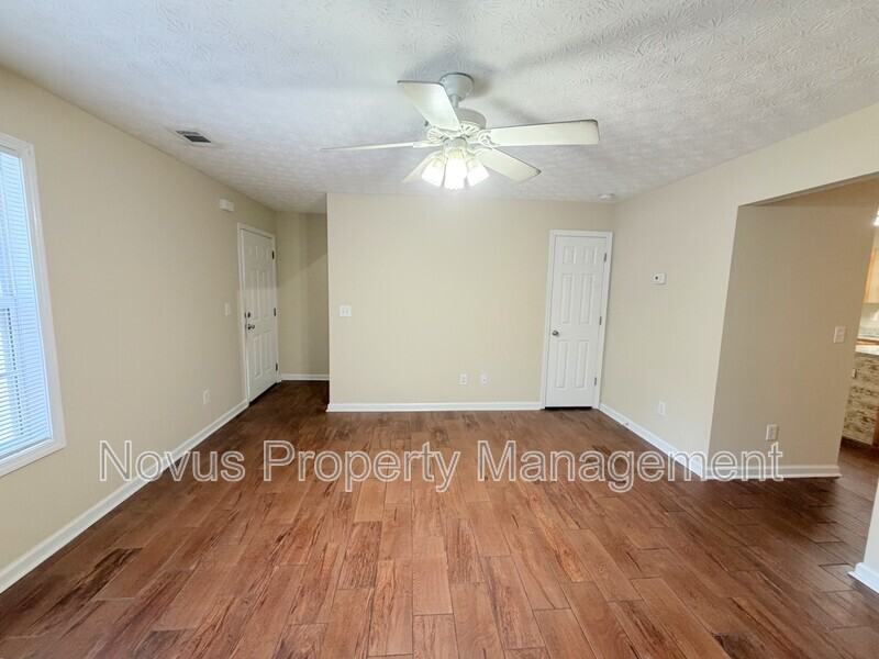 527 Lawson St - Photo 3 of 21