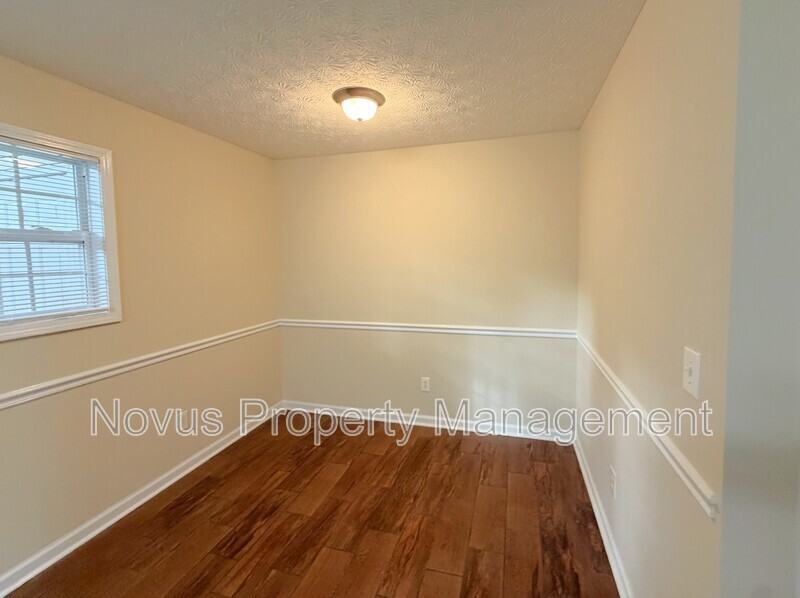 527 Lawson St - Photo 5 of 21