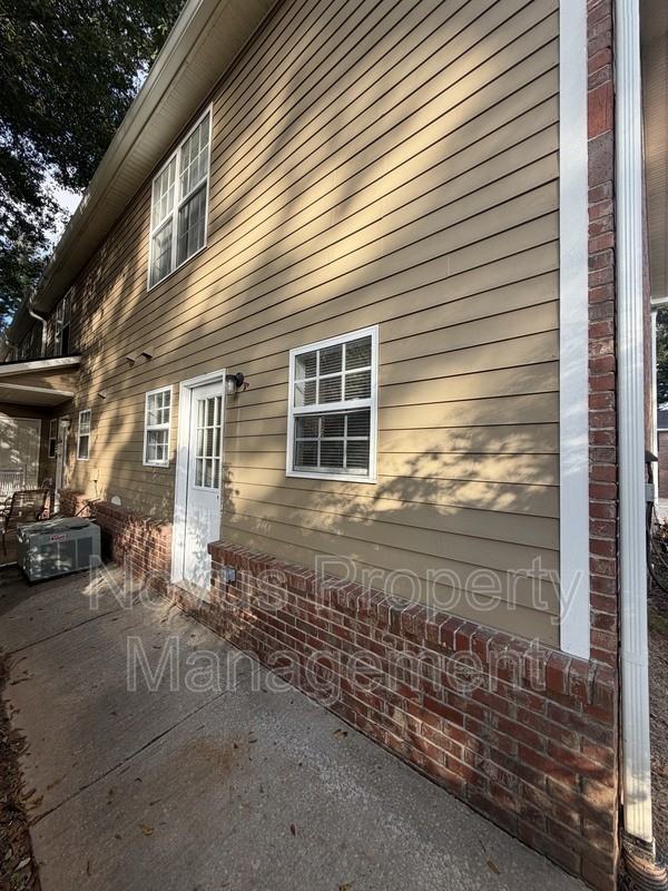 533 Lawson St - Photo 2 of 17