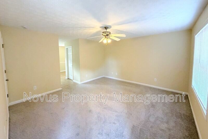 533 Lawson St - Photo 3 of 17