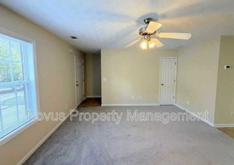 533 Lawson St - Photo 4 of 17