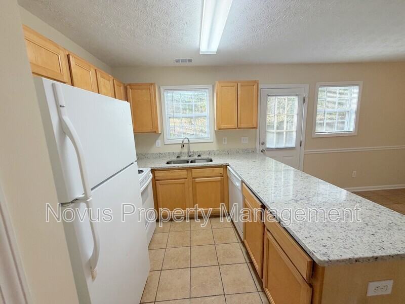 533 Lawson St - Photo 7 of 17
