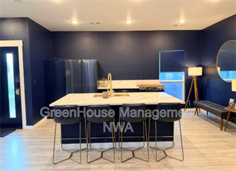 1041 Ventnor Ave - Photo 3 of 5