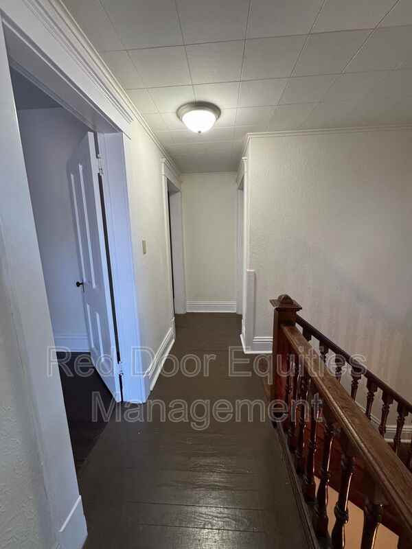 136 W Walnut St - Photo 5 of 17