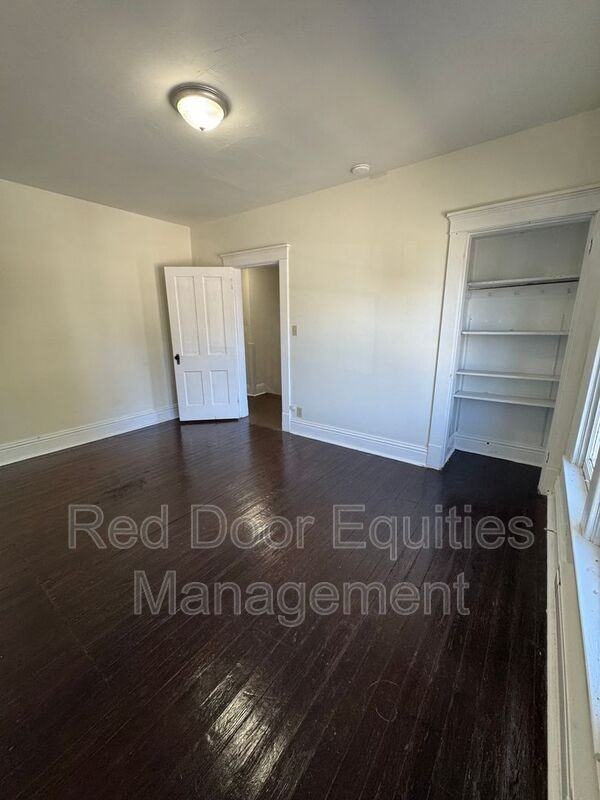 136 W Walnut St - Photo 6 of 17