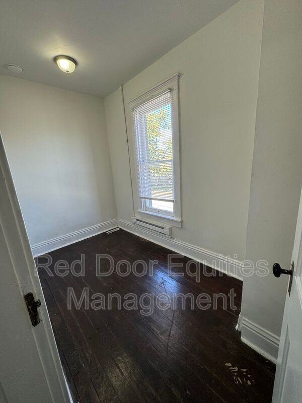 136 W Walnut St - Photo 7 of 17