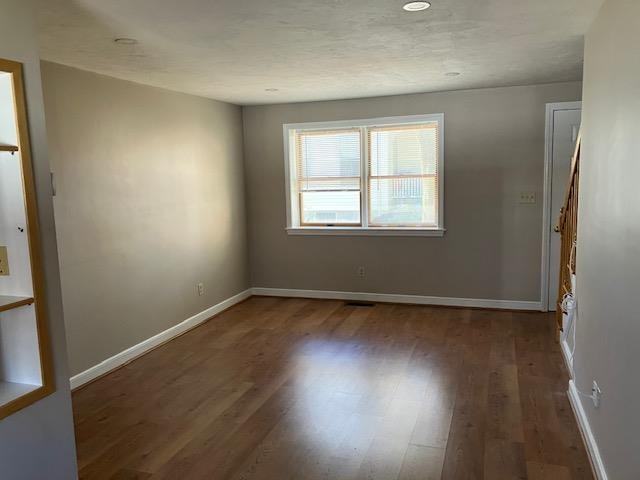 5 Middle Street Ct - Photo 3 of 6