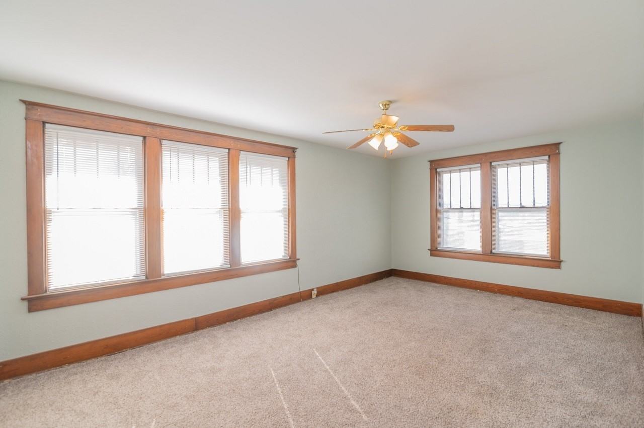 306 Brooks Street - Photo 5 of 12