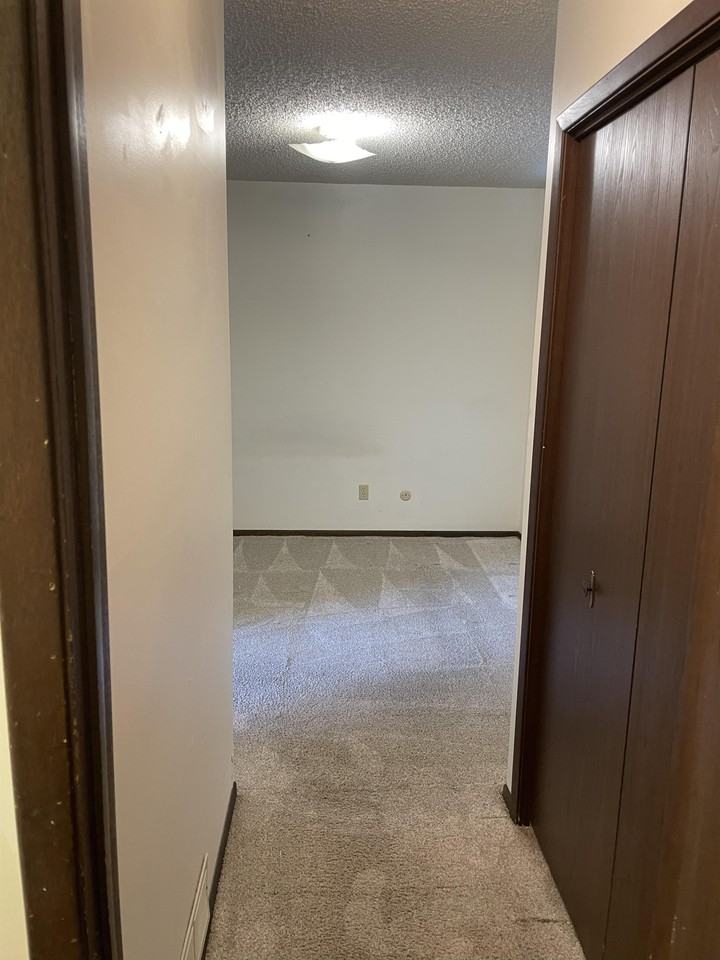 1415 North Main Street - Photo 3 of 8