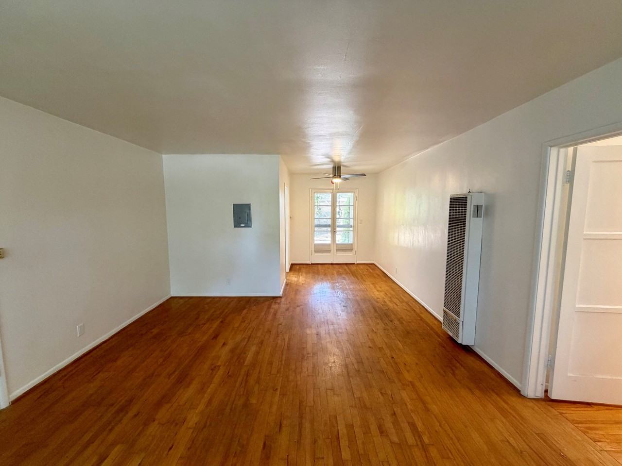 2111 HUNTINGTON/1801 - Photo 3 of 8