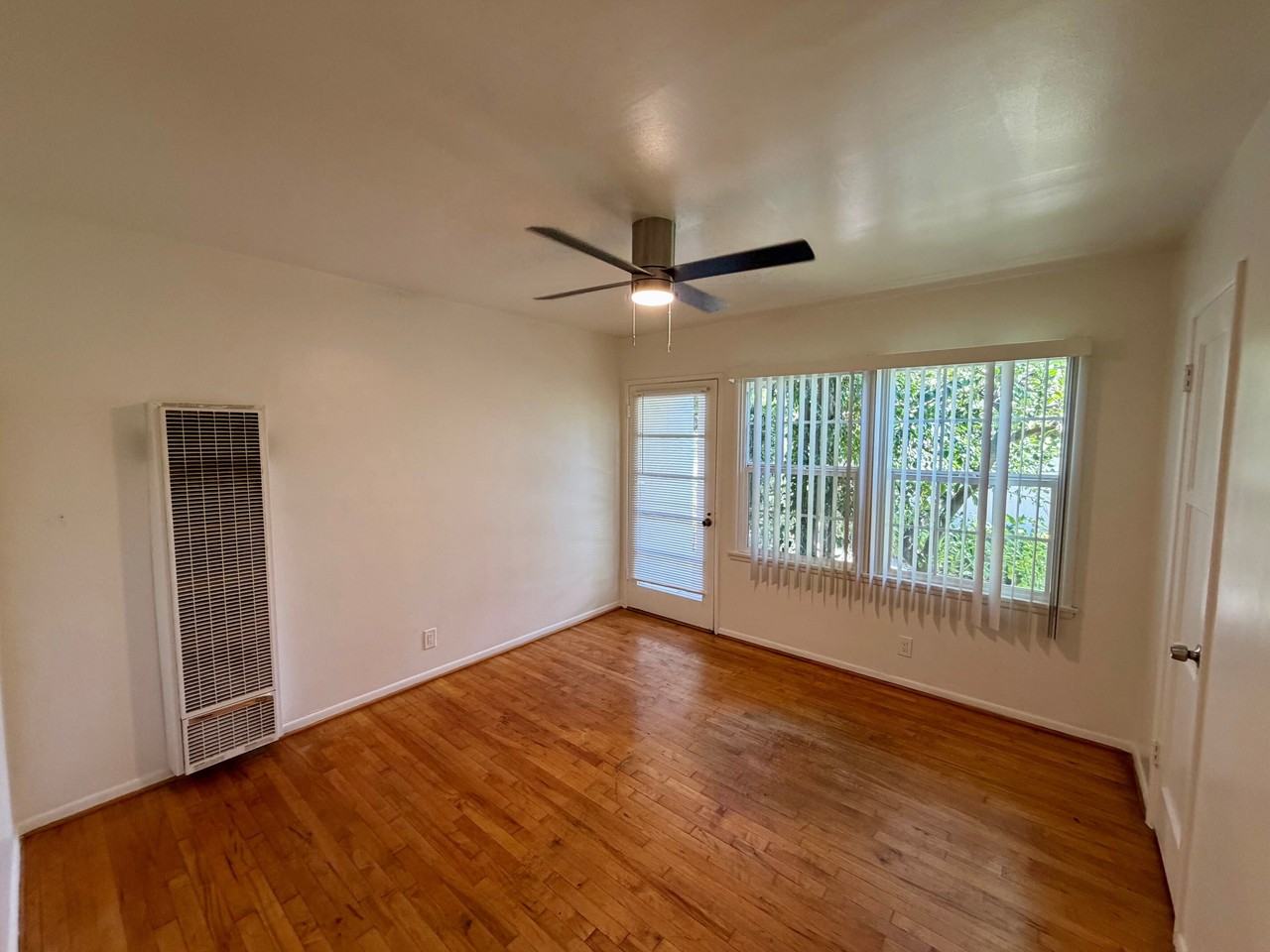 2111 HUNTINGTON/1801 - Photo 5 of 8