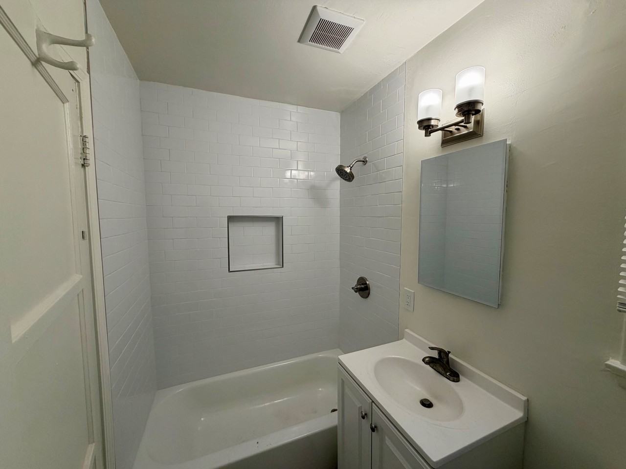 2111 HUNTINGTON/1801 - Photo 6 of 8