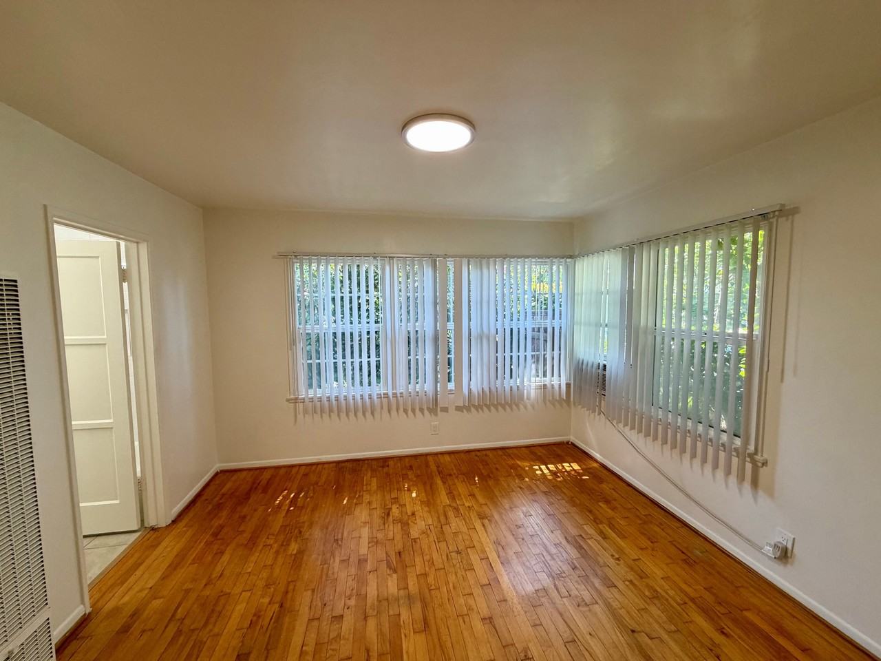 2111 HUNTINGTON/1801 - Photo 7 of 8