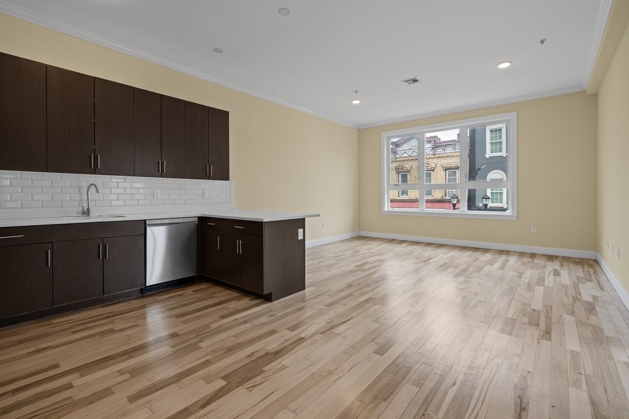 4401 Bergenline Avenue - Photo 4 of 11