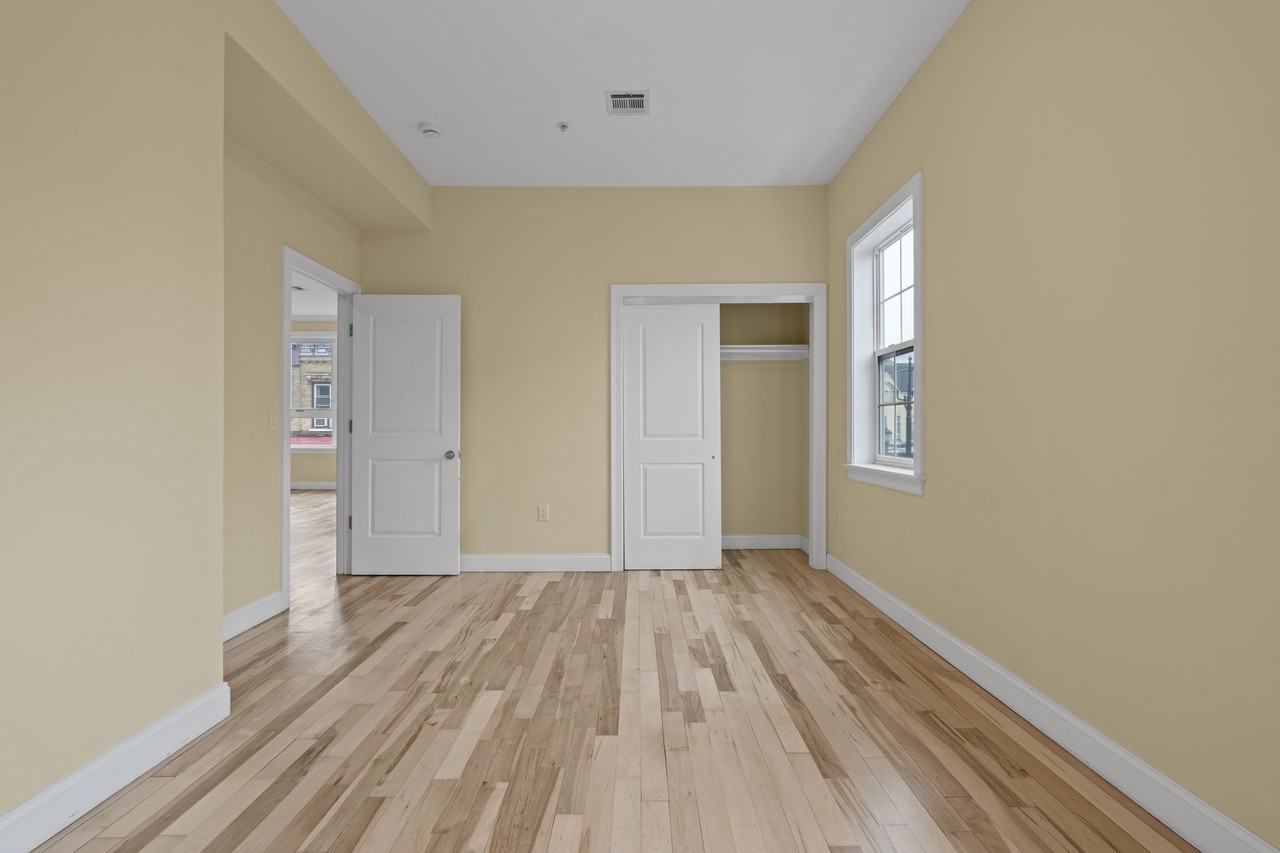 4401 Bergenline Avenue - Photo 5 of 11