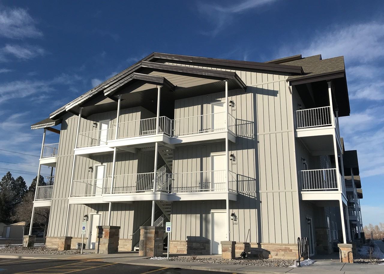 Mountain Shores Apartments - Photo 2 of 8