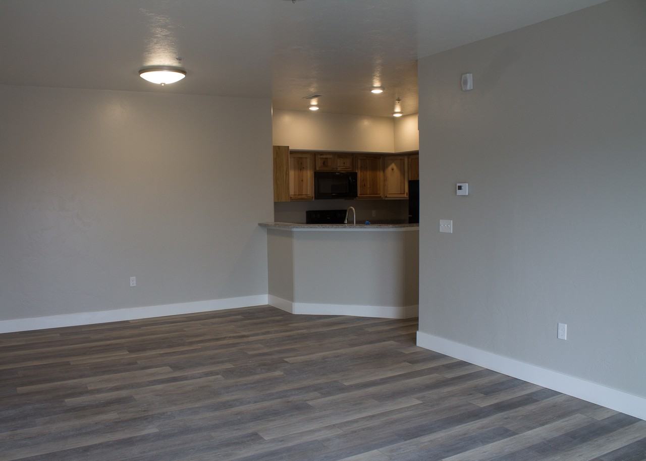 Mountain Shores Apartments - Photo 5 of 8