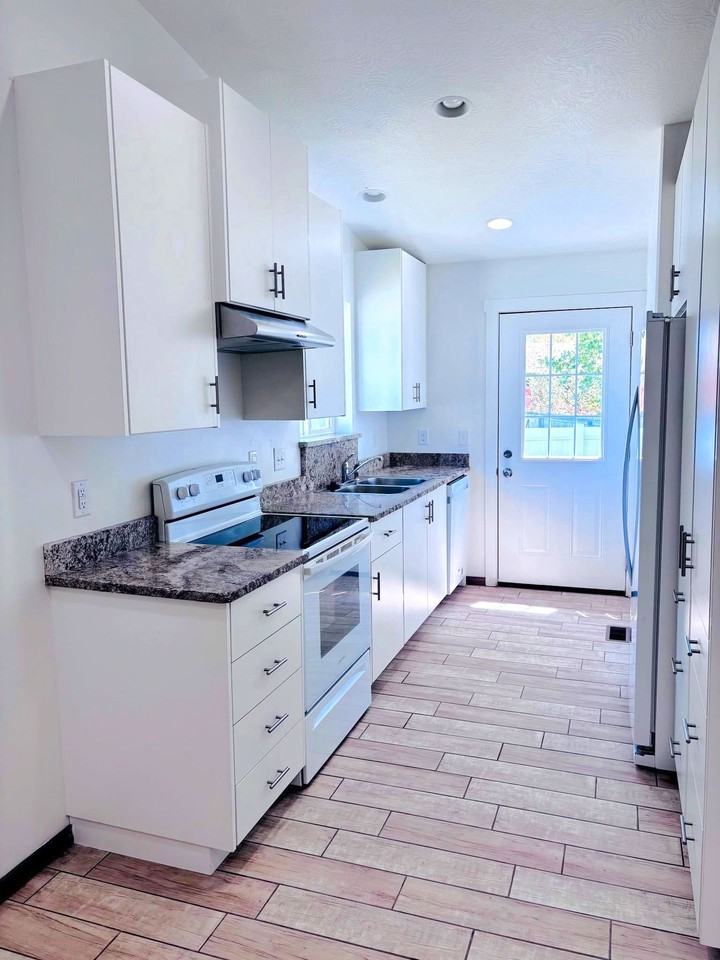 Cobble Court - Photo 6 of 12