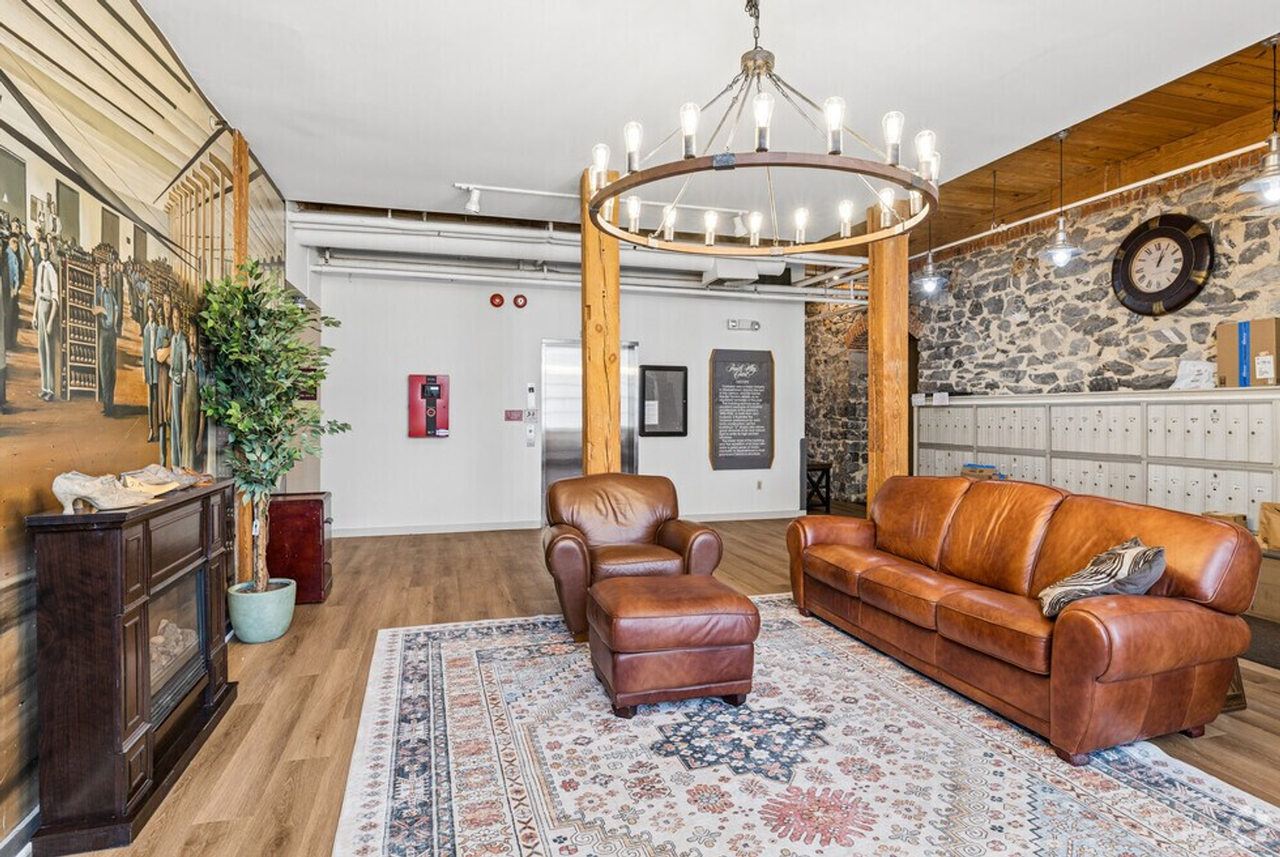 Peach Alley Court - Photo 2 of 14