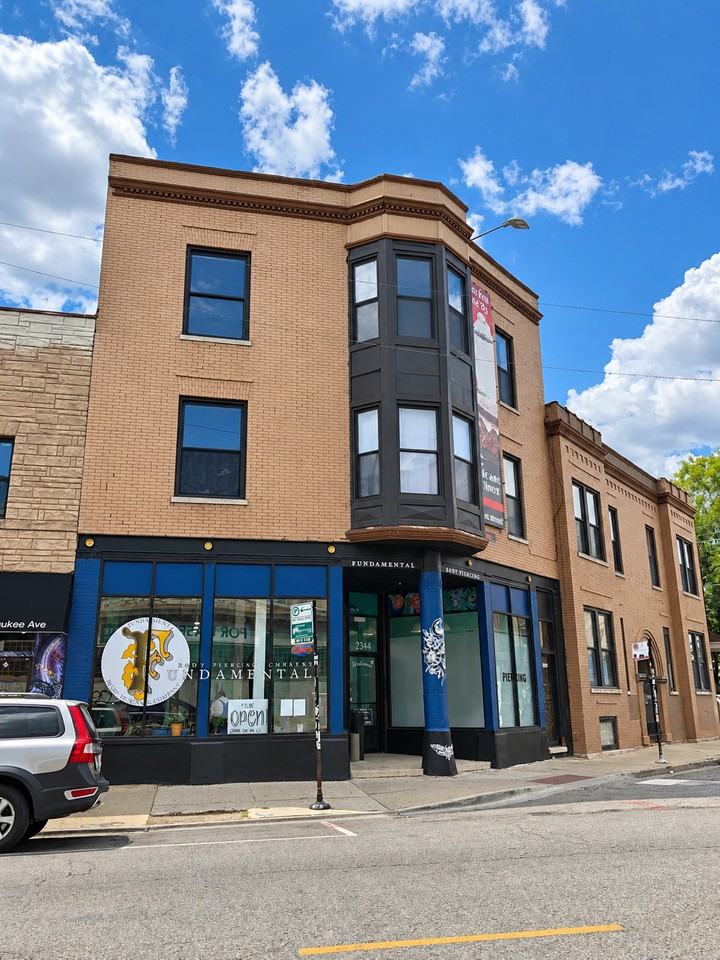 N Milwaukee Ave & W Fullerton Ave - Photo 4 of 9