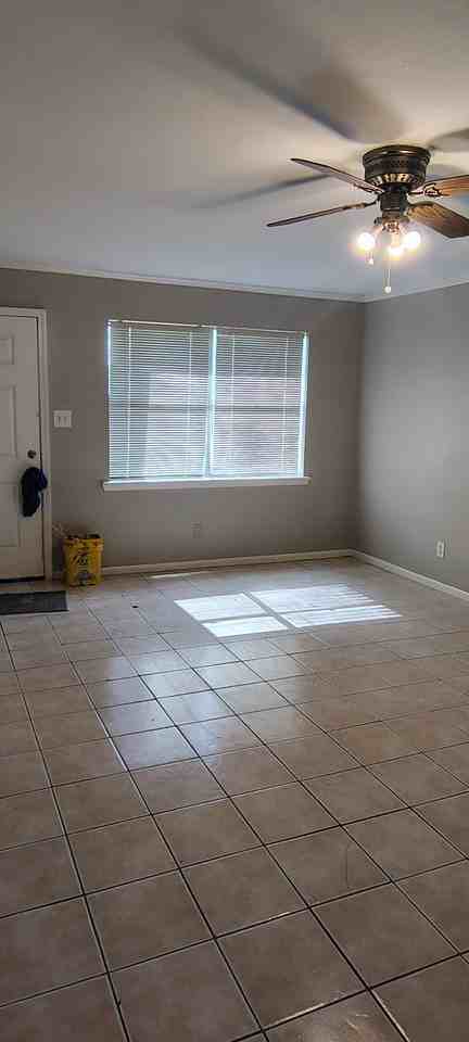 4616 Singletary - Photo 2 of 11