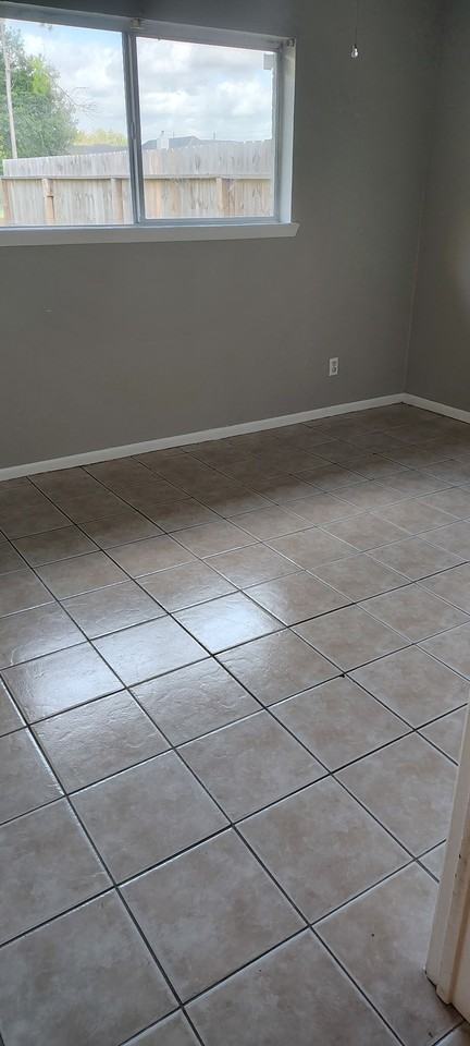 4616 Singletary - Photo 3 of 11