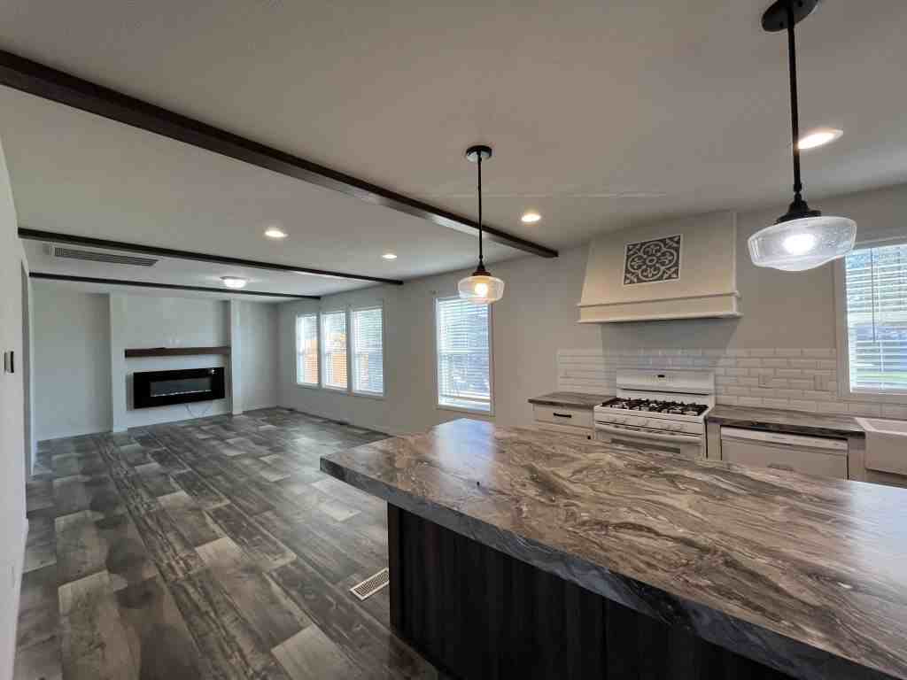 89 Robin Rd - Photo 3 of 22
