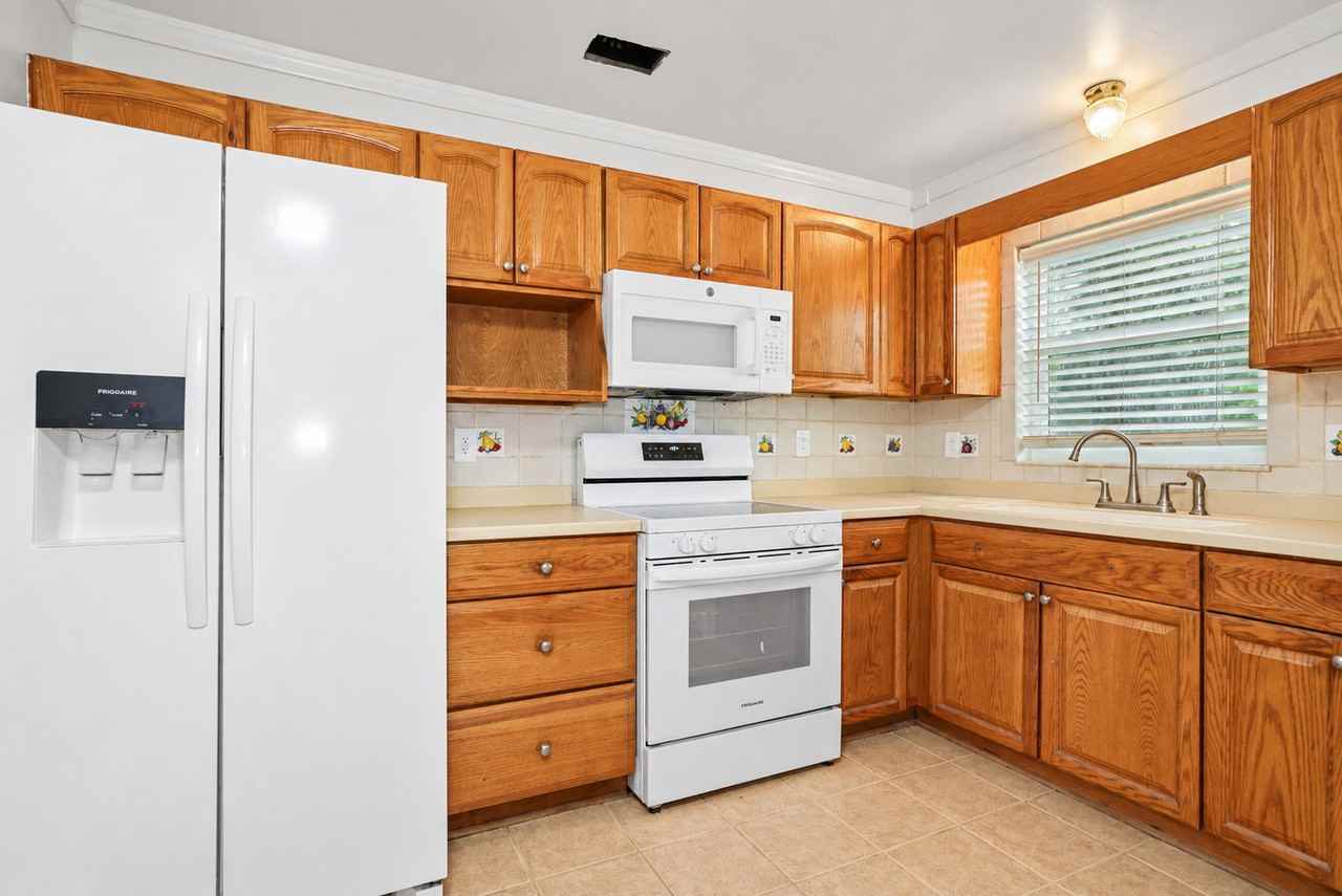 374 3rd Street - Photo 5 of 19