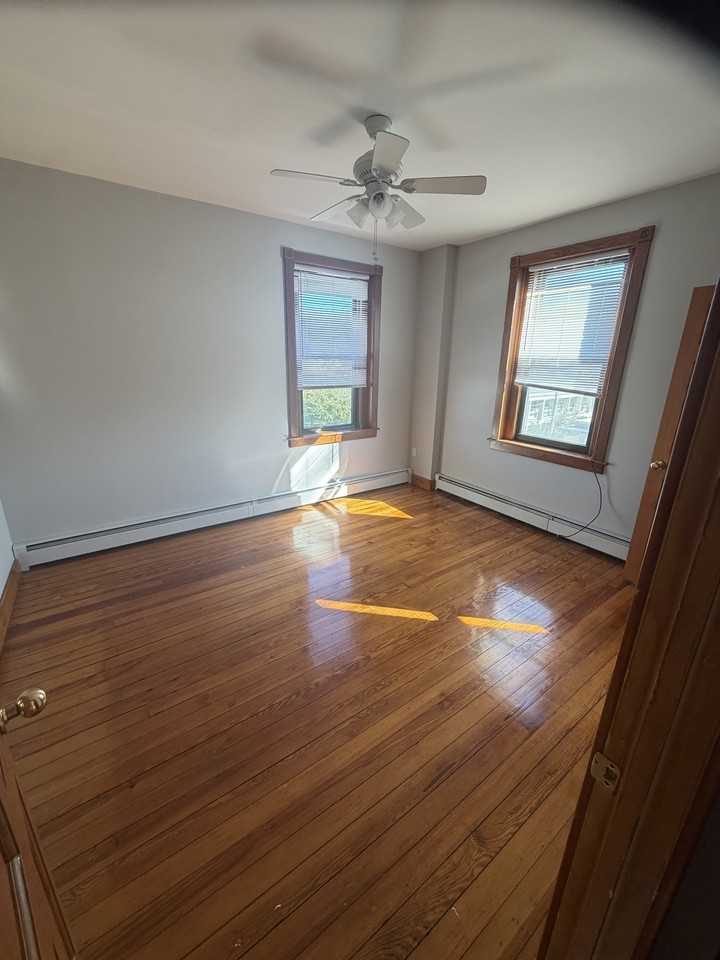 527 Chapel Street - Photo 7 of 24