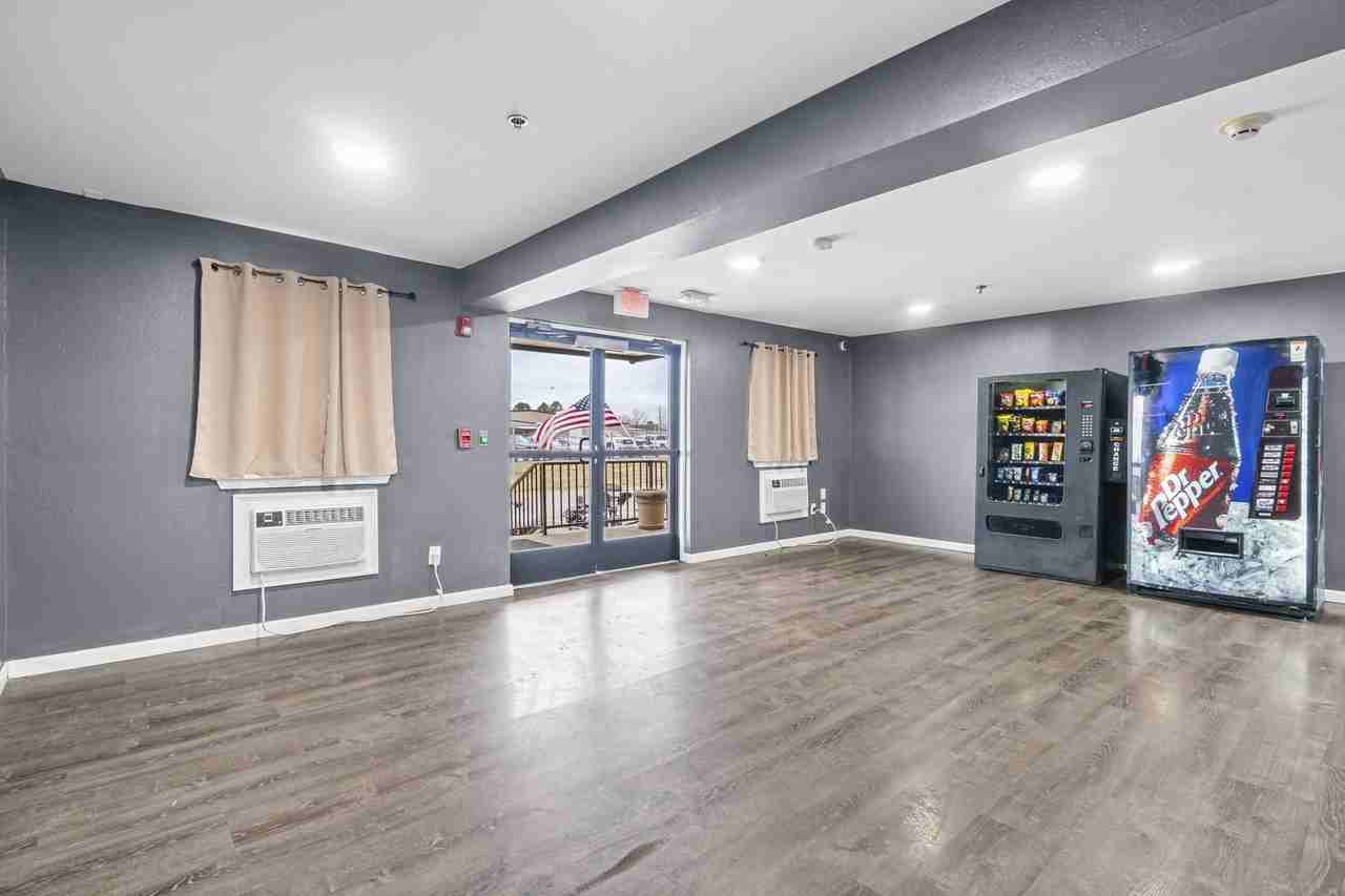 College Heights Apartments - Photo 4 of 50