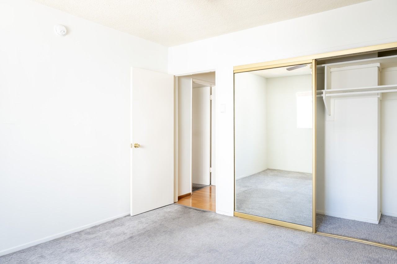 1830 Greenfield Avenue - Photo 4 of 31