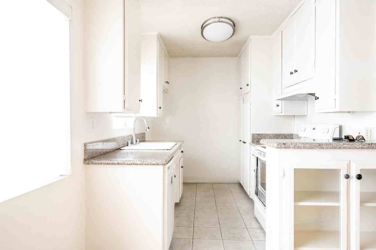 1830 Greenfield Avenue - Photo 5 of 31