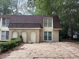 featured image of 906 Augusta Ave