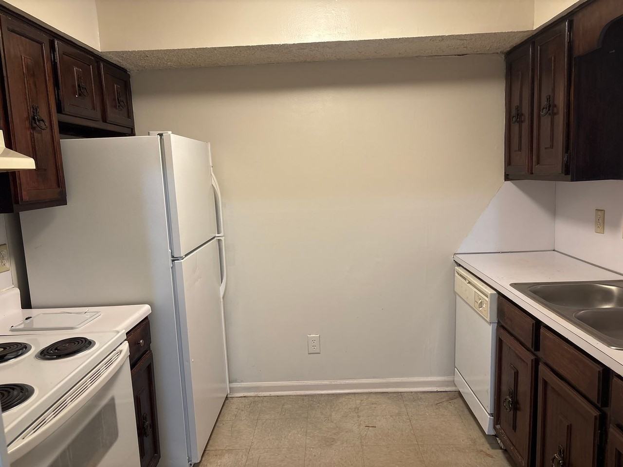 906 Augusta Ave - Photo 7 of 16