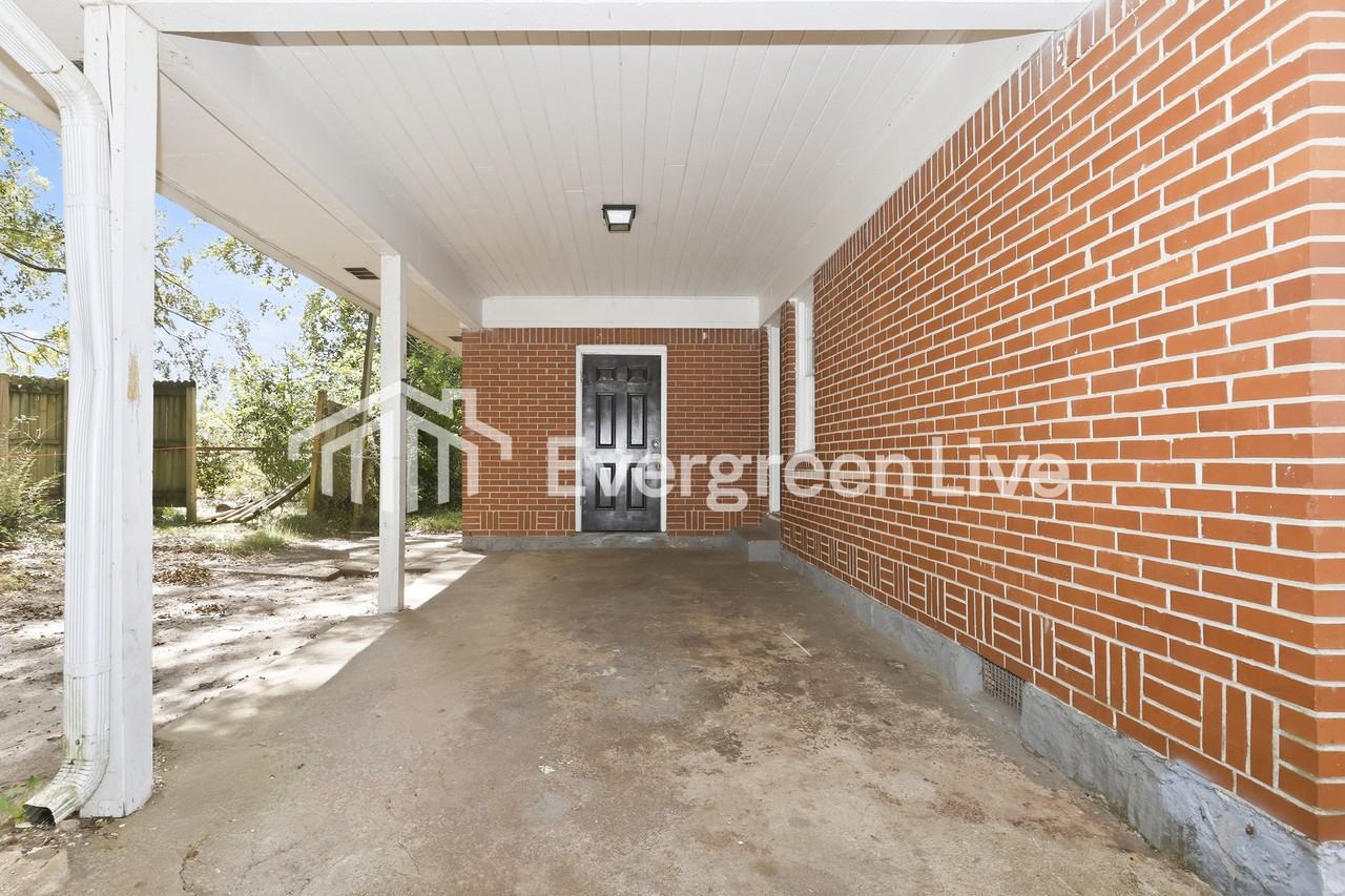104 Adamson Dr - Photo 2 of 10