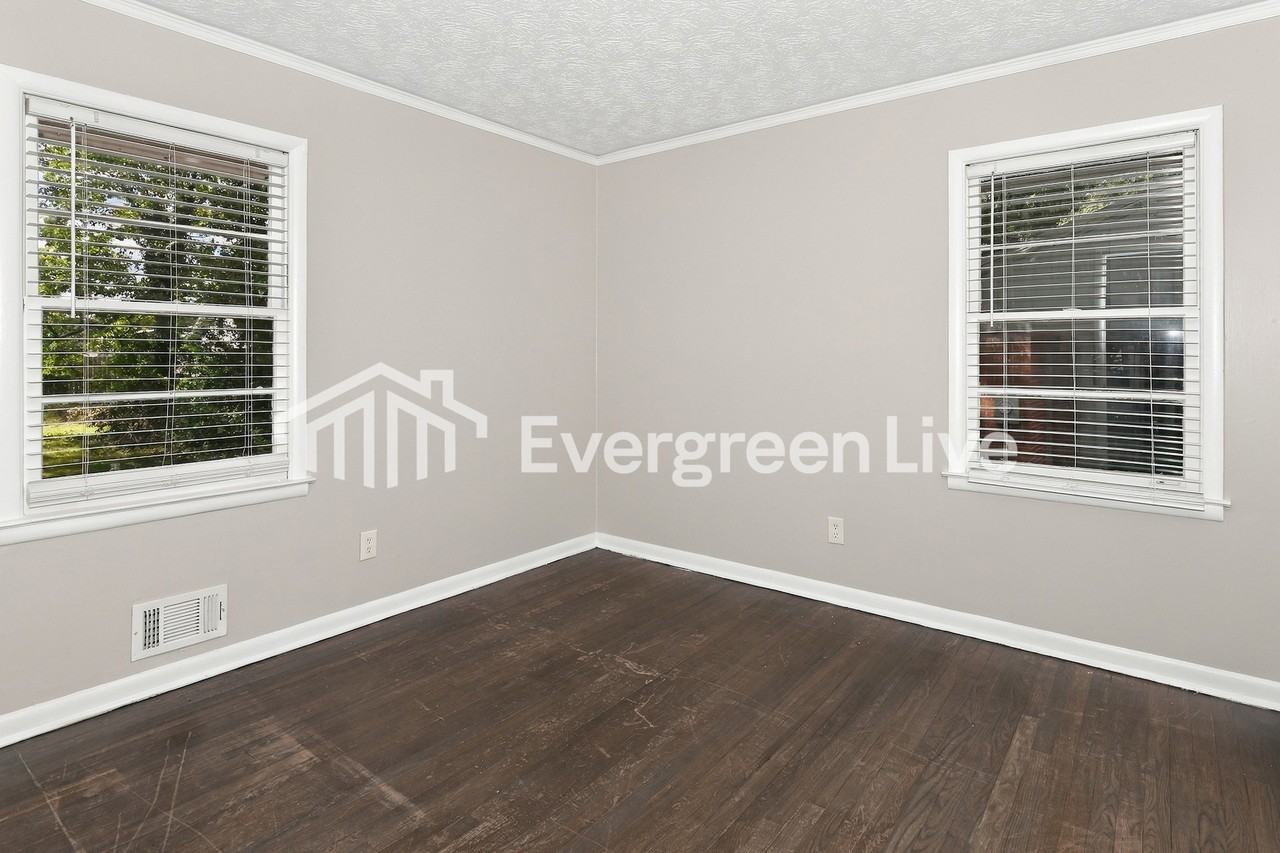 104 Adamson Dr - Photo 3 of 10