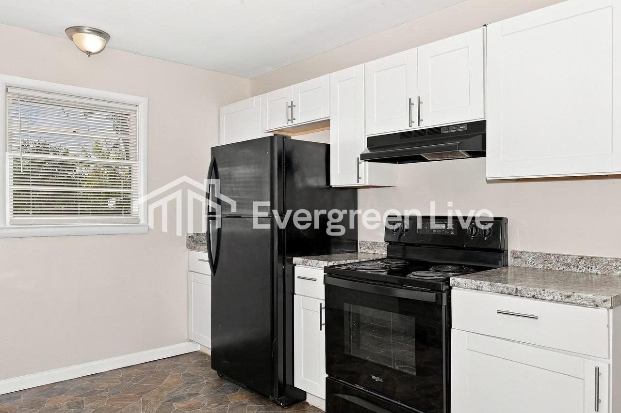 104 Adamson Dr - Photo 4 of 10