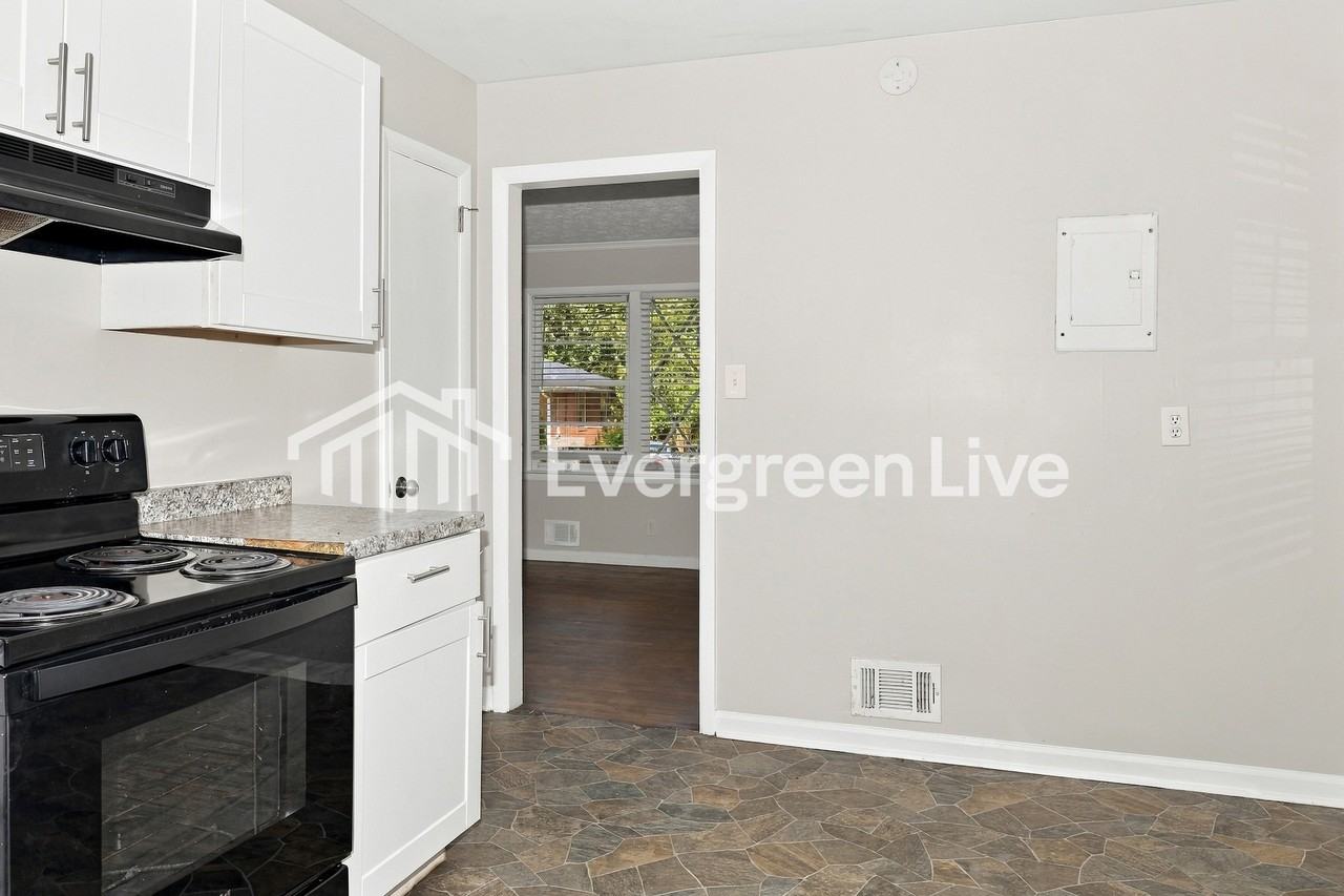 104 Adamson Dr - Photo 5 of 10