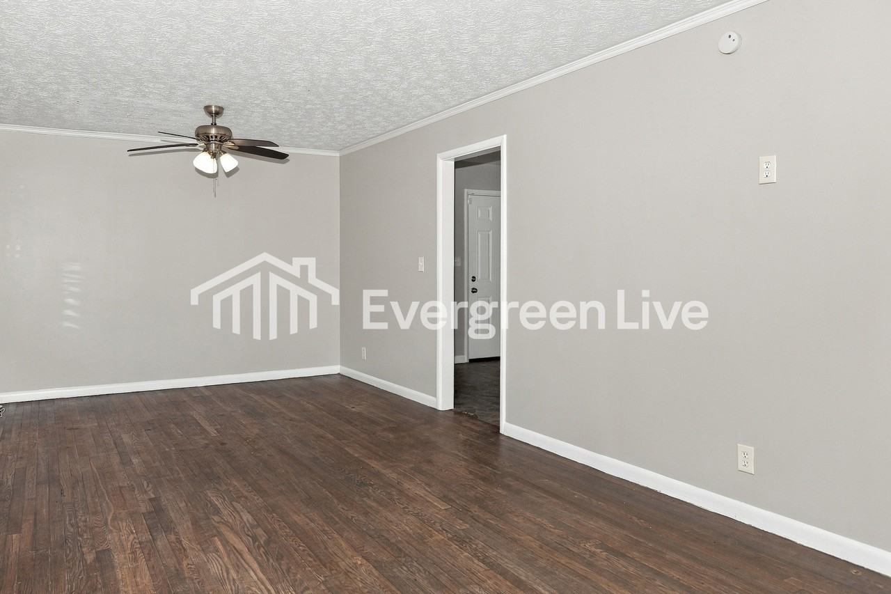104 Adamson Dr - Photo 6 of 10