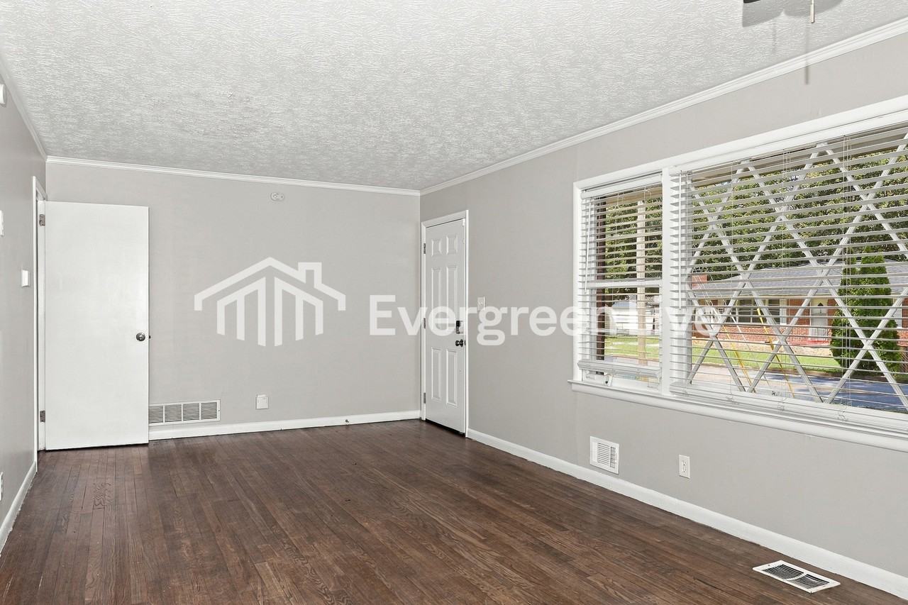 104 Adamson Dr - Photo 7 of 10